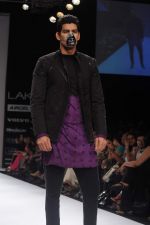 Model walk the ramp for Abhishek Dutta Shinde show at Lakme Fashion Week Day 4 on 6th Aug 2012 (5).JPG